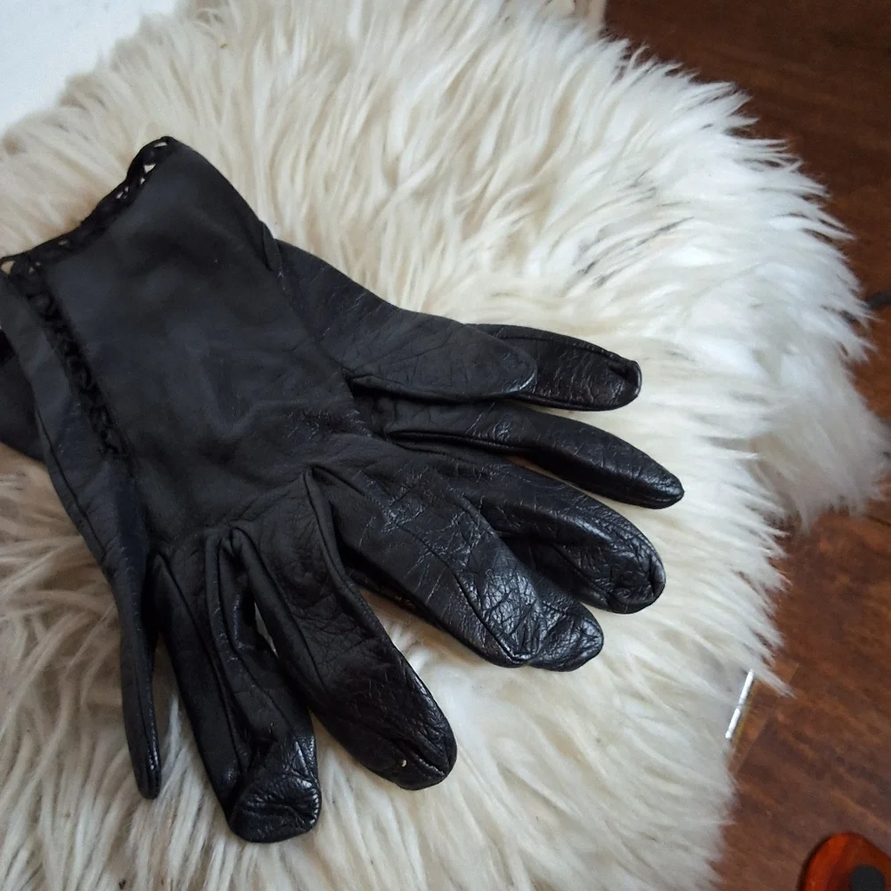 Vintage Lace Insert Black Leather Unined gloves  M